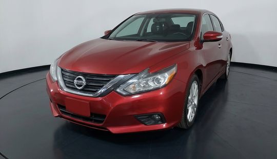 Nissan • Altima