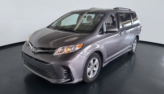 Toyota • Sienna