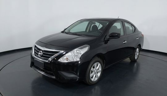 Nissan • Versa