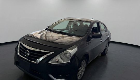 Nissan • Versa