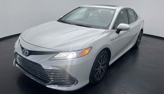 Toyota • Camry