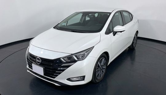 Nissan • Versa