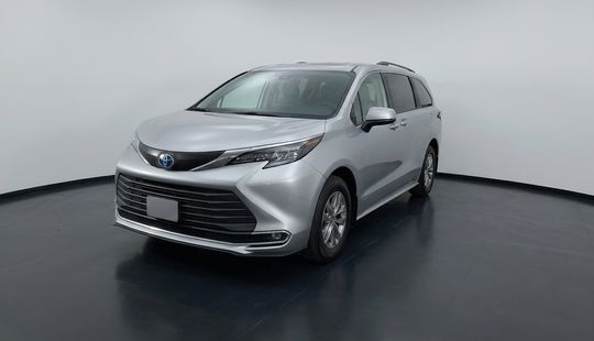 Toyota • Sienna