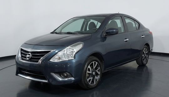 Nissan • Versa