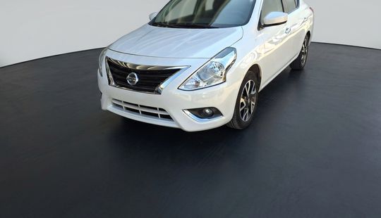 Nissan • Versa