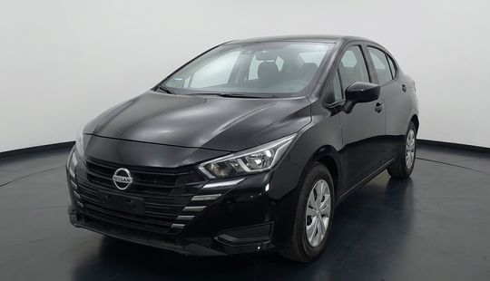 Nissan • Versa