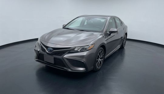Toyota • Camry