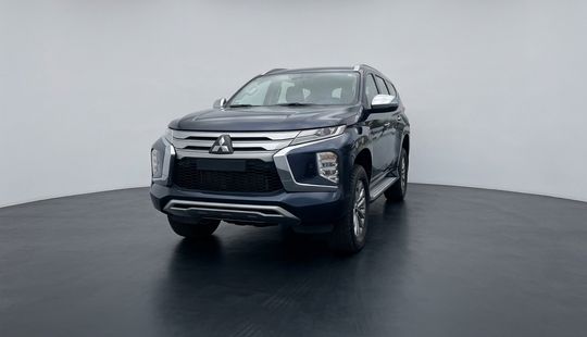 Mitsubishi • Montero