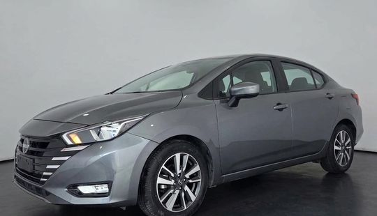 Nissan • Versa