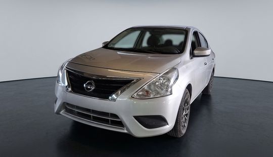 Nissan • Versa