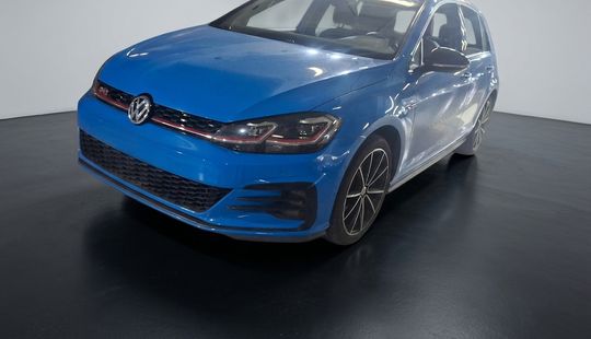 Volkswagen • Golf