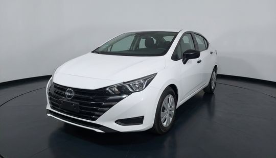 Nissan • Versa
