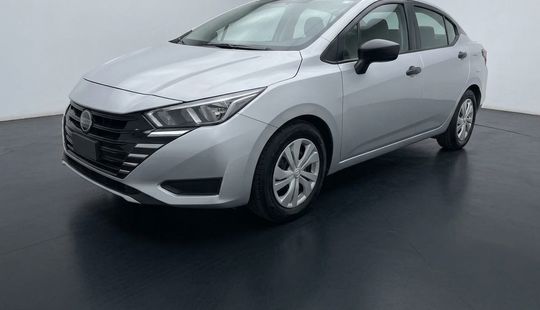 Nissan • Versa