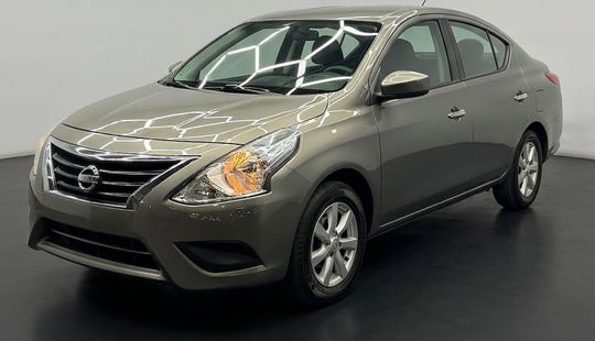 Nissan • Versa