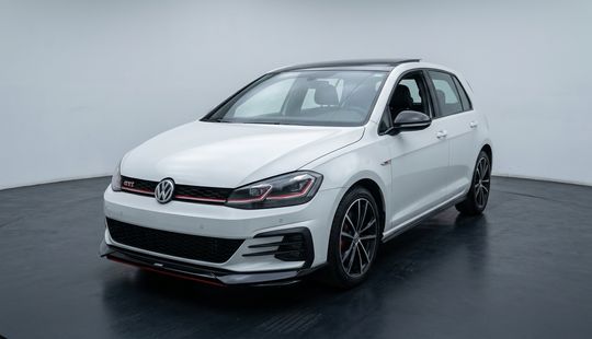 Volkswagen • Golf