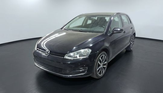 Volkswagen • Golf