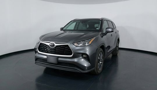 Toyota • Highlander