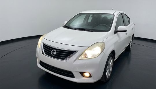 Nissan • Versa