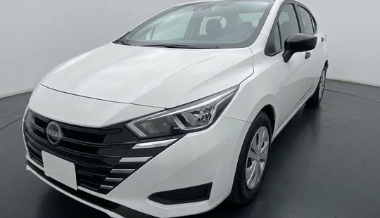 Nissan • Versa