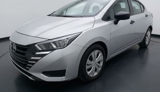 Nissan • Versa