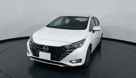 Nissan • Versa