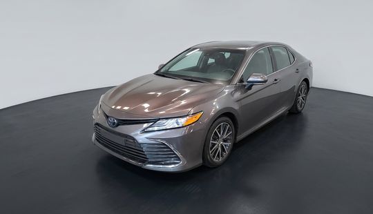 Toyota • Camry