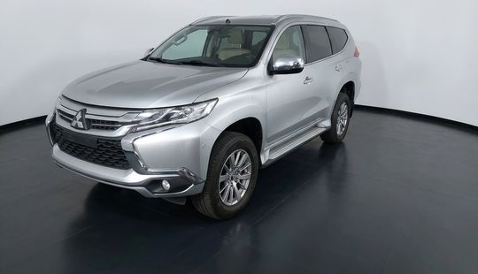 Mitsubishi • Montero