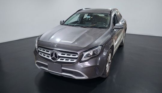 Mercedes Benz • Clase GLA