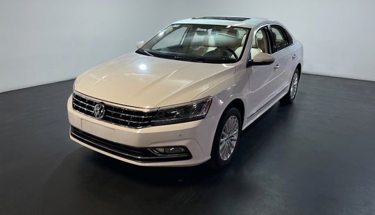 Volkswagen • Passat