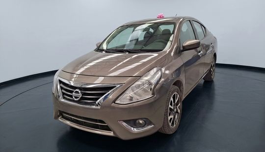 Nissan • Versa