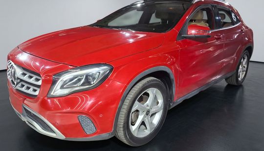 Mercedes Benz • Clase GLA