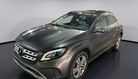 Mercedes Benz • Clase GLA