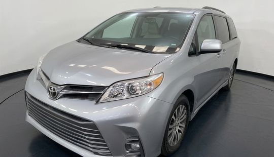 Toyota • Sienna