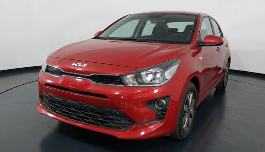 2023 • 48,142 km • Automático