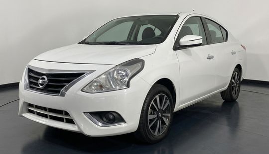 Nissan • Versa