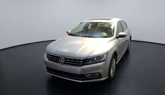 Volkswagen • Passat