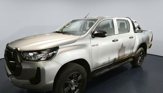 Toyota • Hilux