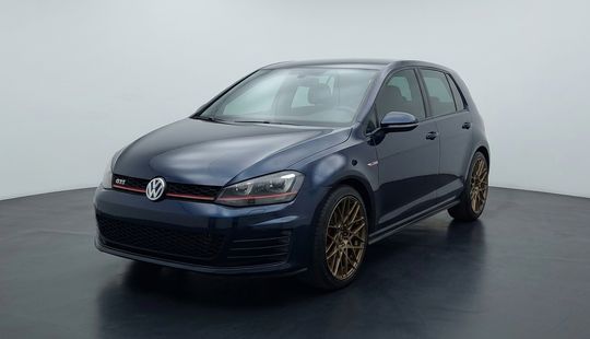 Volkswagen • Golf