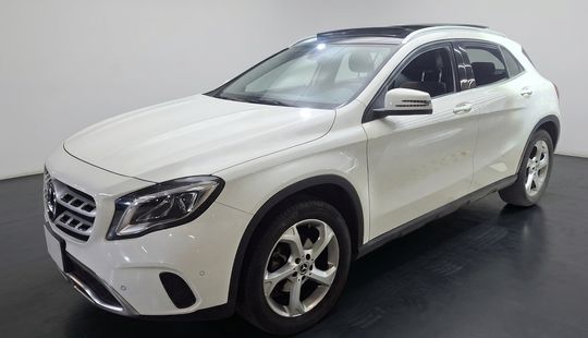 Mercedes Benz • Clase GLA