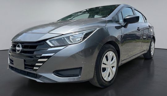 Nissan • Versa