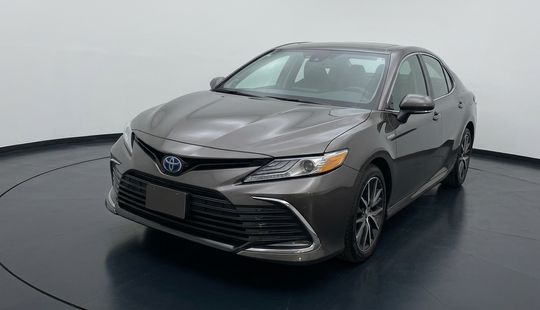 Toyota • Camry