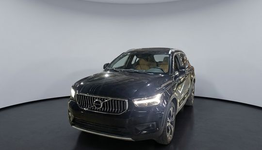 Volvo • XC40