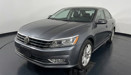 Volkswagen • Passat