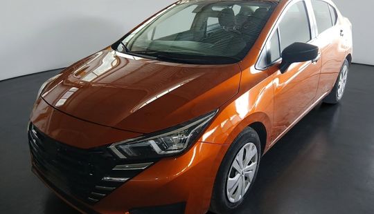 Nissan • Versa