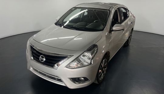 Nissan • Versa