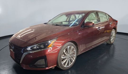 Nissan • Altima