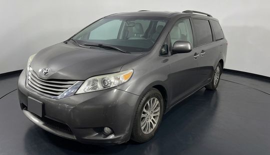 Toyota • Sienna