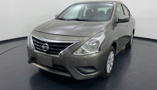 Nissan • Versa