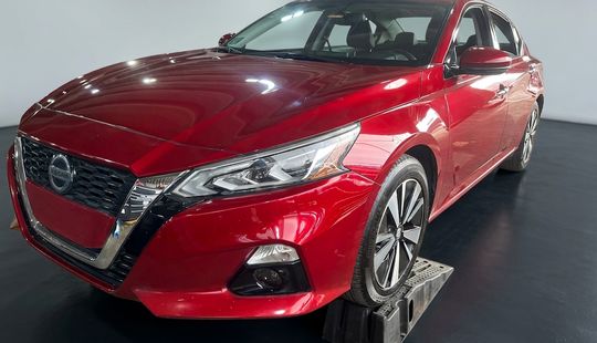 Nissan • Altima