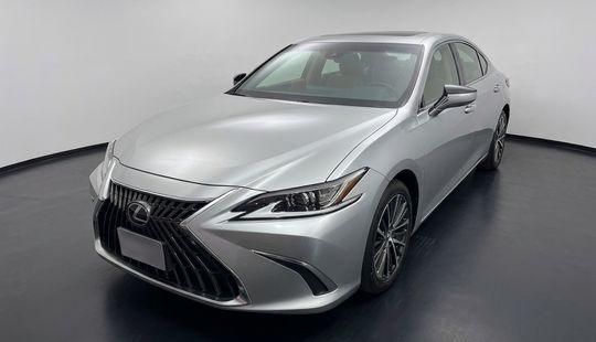 Lexus • ES